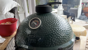 big green egg cooking chicken thighs