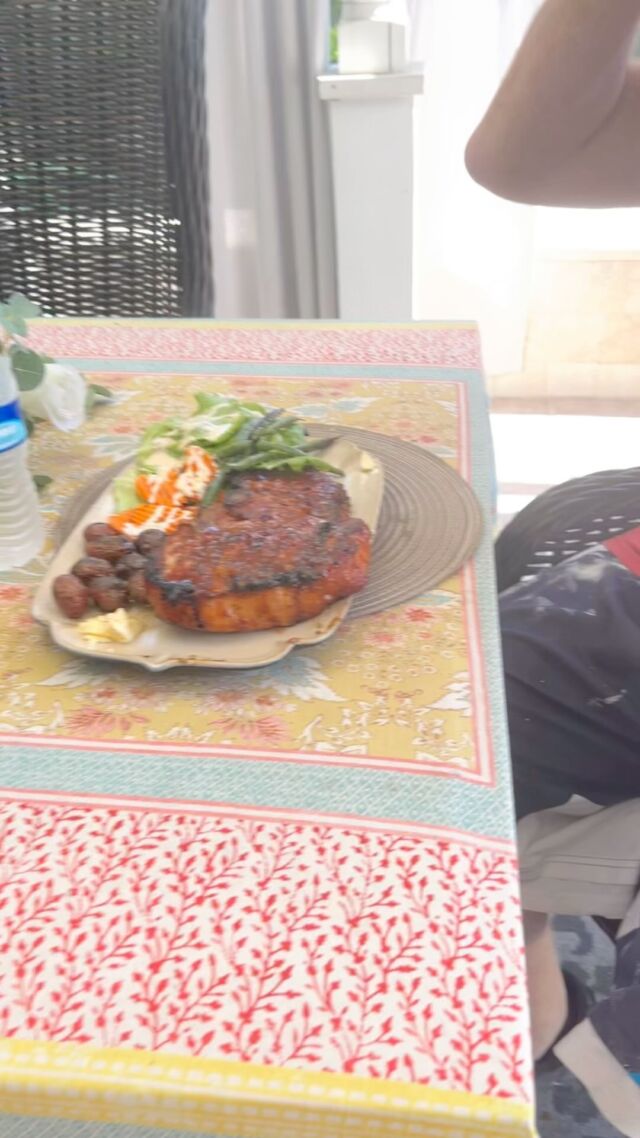 🔥 Get ready for a flavor explosion on the Big Green Egg with Peach-Glazed Pork Chops! 🍑🐖🔥 This dynamic duo combines the smoky goodness of the Big Green Egg with the perfect balance of sweet and tangy peach glaze. 🌟🍴 The result? Tender, juicy pork chops with a caramelized peach glaze that will have your taste buds dancing with joy. 😋🎶 Let the unmistakable smoky flavor of the Big Green Egg elevate the succulent pork to new heights, while the peach glaze adds a burst of summer sweetness. 🌞 Pair it with your favorite sides and get ready for a BBQ masterpiece that will have everyone begging for seconds. 😍💥 Who’s firing up their Big Green Egg to create this culinary delight? Share your love for Peach-Glazed Pork Chops on the Big Green Egg and any grilling tips you have in the comments below! 👇🔥🍑 #BigGreenEggMagic @feedingmrsqueeze @lettucegrow @biggreenegg